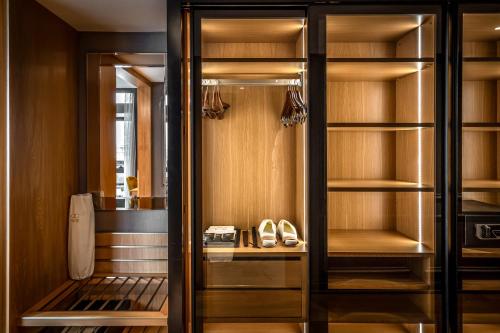Signature Suite, Taksim Square view, Club Millesime access, King size bed