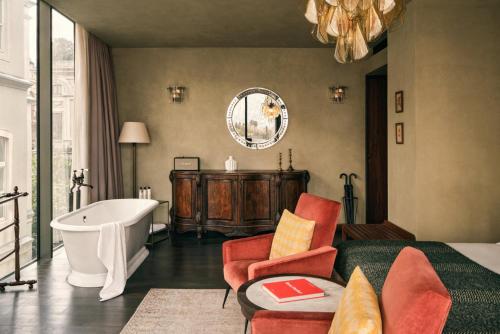 Medium Plus Room