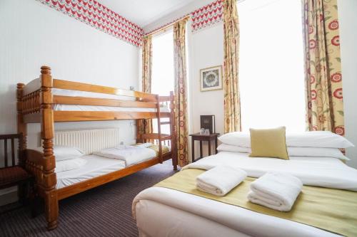Quadruple Room with Private Bathroom