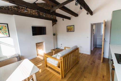 Classic One-Bedroom Apartment with King Bed