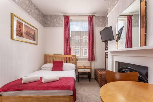 Double Room with Shared Bathroom