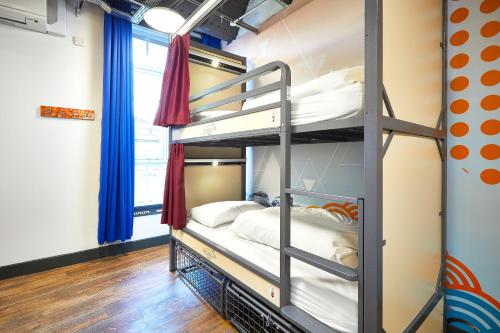 8 bed dorm