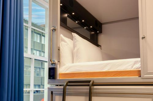 Double Capsule in 4 Capsule Room with External Shared Bathroom