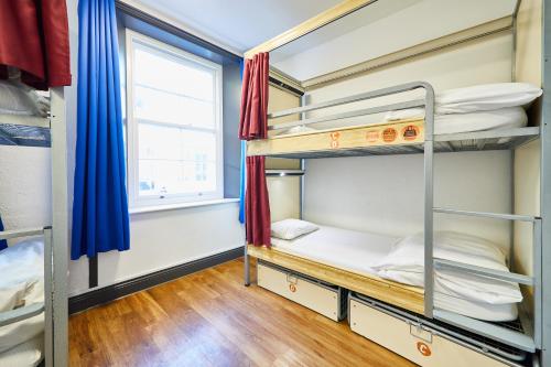 Bed in 6-Bed Mixed Dormitory Room with External Shared Bathroom