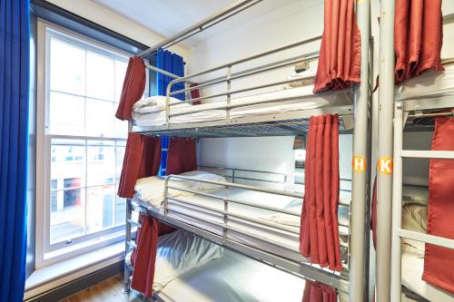 12-Bed Mixed Dormitory 1 Bed - External Shared Bathroom