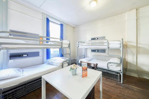 8-Bed Karma Yatakhanede 1 Yatak - Dış Ortak Banyolu