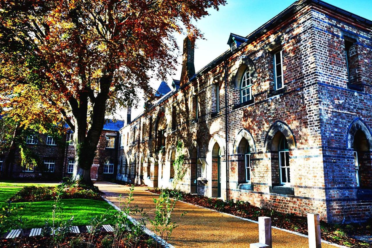 Student Only – Bright and Modern Studio Apartments with Breakfast at Vita Lawrence Street in York