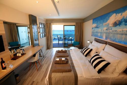 Standard Triple Room with Sea View