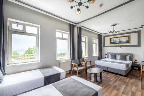 Deniz Manzaralı Üç Kişilik Standart Oda