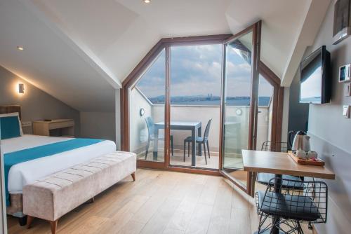  ANNEX BUILDING PENTHOUSE SEA WIEW DOUBLE BALCONY