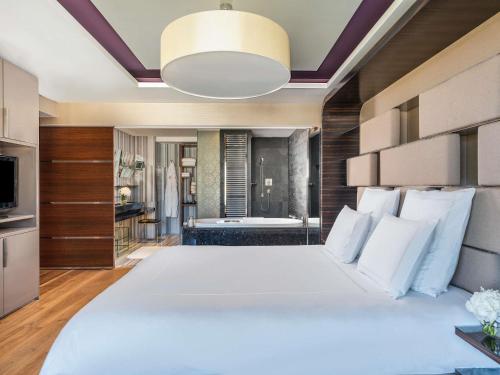 Residence Three-Bedroom Bosphorus View