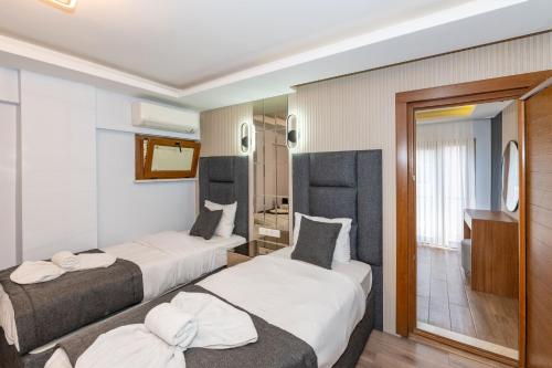 Deluxe King Suite