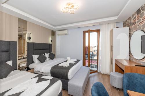 Deluxe King Room