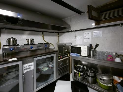 8-bed mixed dormitory, 1 bed

Translation to Turkish: "8 yataklı karma yatakhane, 1 yatak"