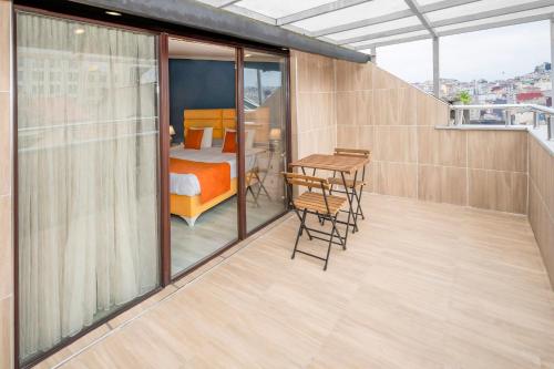 with Balcony Apartment