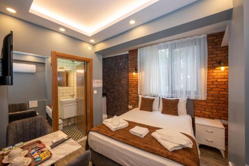 Large Double Room