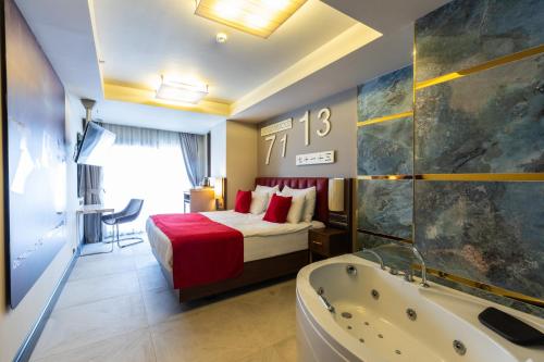 Deluxe Room with Spa Bath, with Balcony