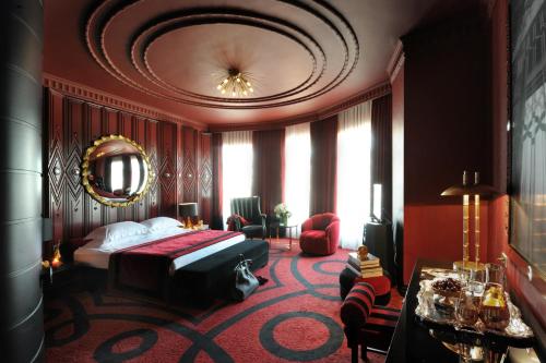 Executive Suite with Square View