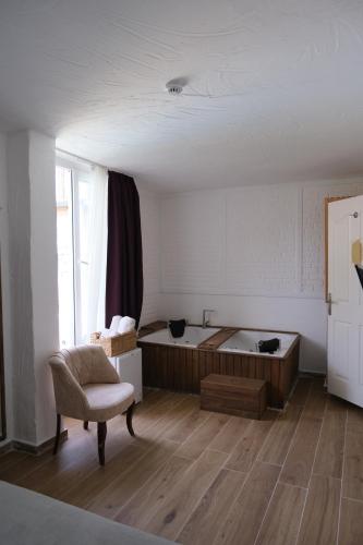 Suite with Spa Bath