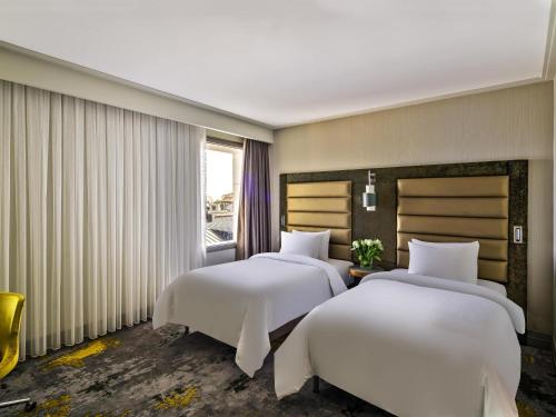 Deluxe Room Twin Beds