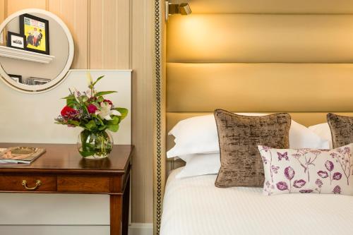 Double room with small bed