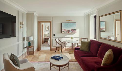 Executive City View Suite with exclusive access to Cadogan private gardens