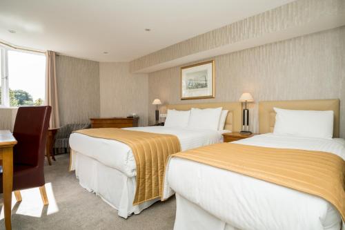 Crown Single Double Room (3 persons)