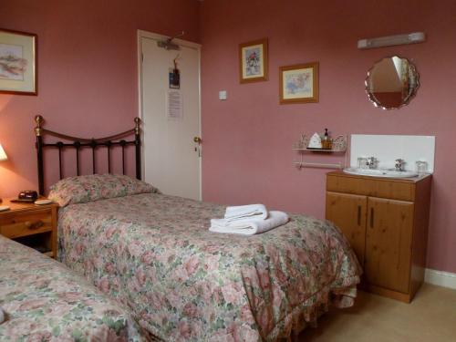 Twin Room with Shared Bathroom