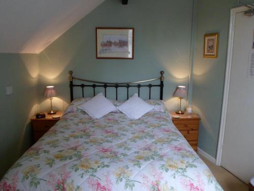Double Room - Shared Bathroom