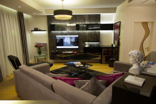 Superior Two-Bedroom Corner Apartment