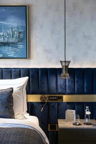 Deluxe King Room - City View