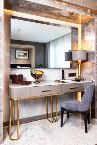 Deluxe Twin Room with City View
