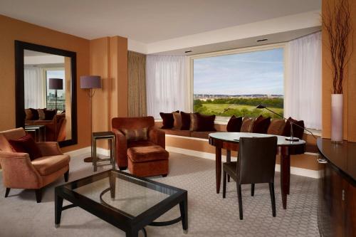 Panoramic Suite, 1 Bedroom Residential Suite, 1 King