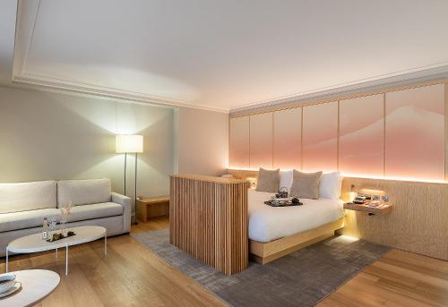 King Studio with Sofa Bed