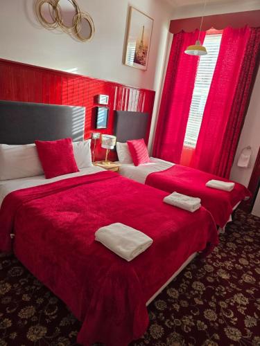 Basic Triple Room with Shared Bathroom