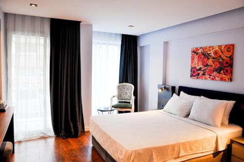 Double Room with Balcony (2 Adults + 1 Children)