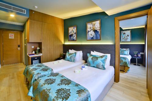 Two Double Rooms Connecting