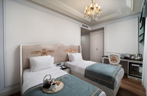 Classic Twin Room with City View