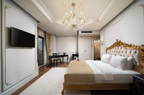 Deluxe King Suite