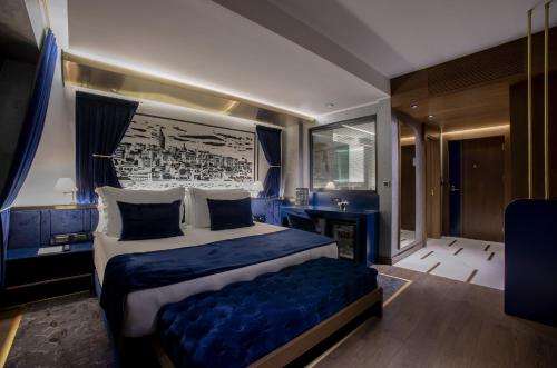 Junior Suite ,1 King Bed, Jetted Tub