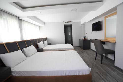 Deluxe Family Suite