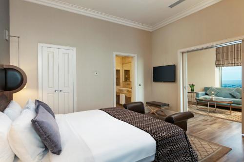 Premier Suite - Mini with Kitchenette