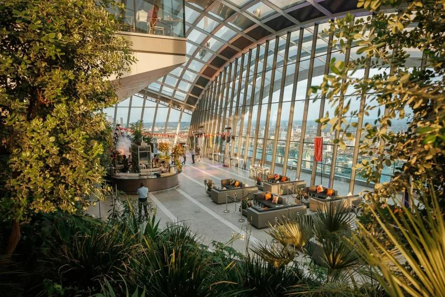 Sky Garden Kahvaltılı Giriş: Larch Restoran’da Kahvaltı ve Bir Saat Manzara – fotoğraf 2