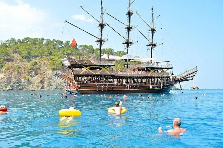 Ölüdeniz’den Öğle Yemeği ve Yüzme Molalarıyla Korsan Temalı Tekne Turu – fotoğraf 2