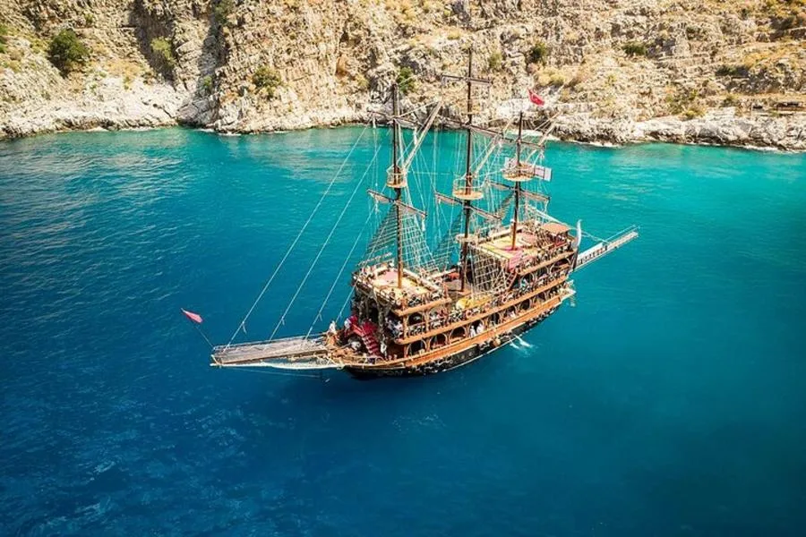 Ölüdeniz’den Öğle Yemeği ve Yüzme Molalarıyla Korsan Temalı Tekne Turu – fotoğraf 3