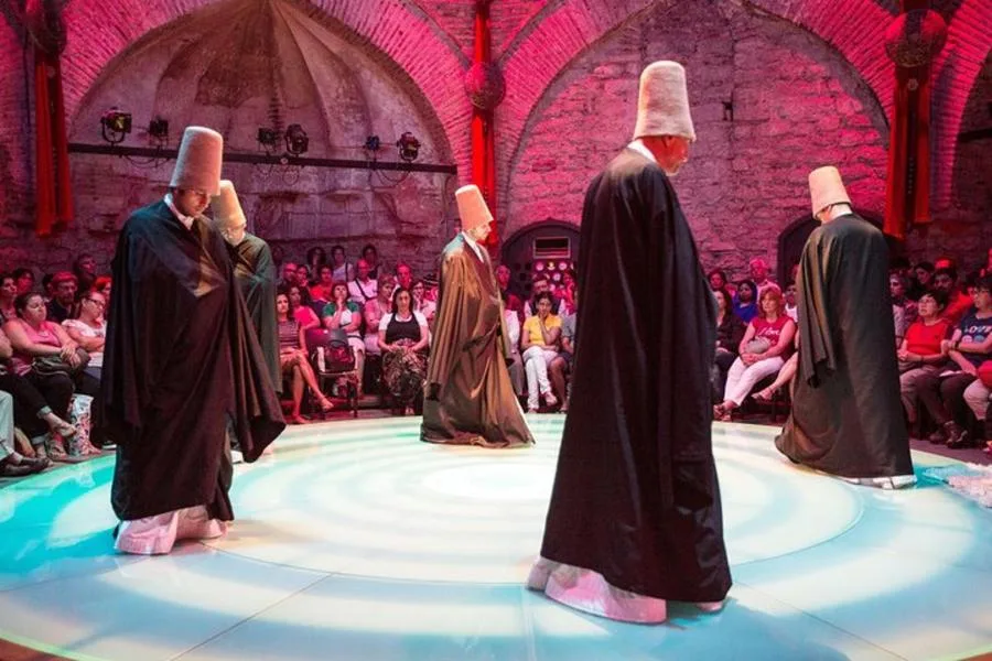 İstanbul Sema Gösterisi: Hocapaşa’da Semazen Deneyimi ve Müze