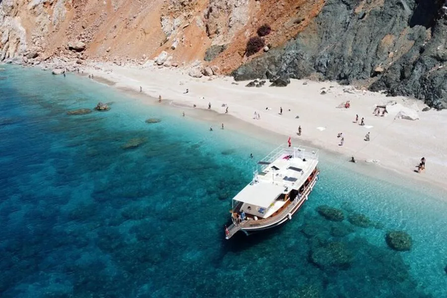 Öğle Yemekli Suluada Turu: Antalya veya Kemer Çıkışlı Ada Tekne Gezisi – fotoğraf 1