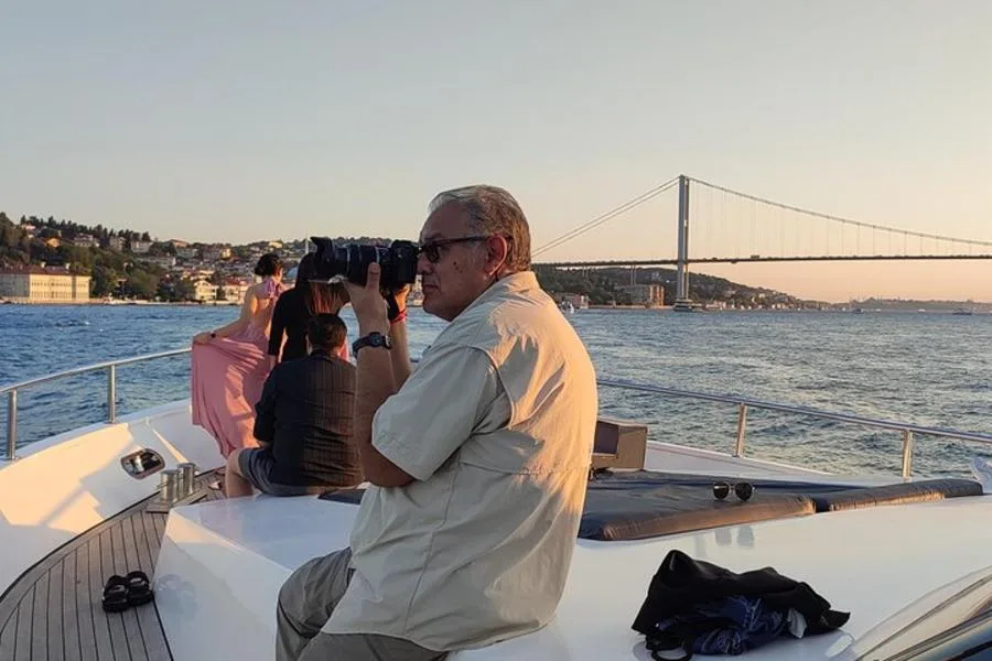 Rehberli Lüks Yat Gün Batımı Turu: Boğaz’da İkramlı Gezi – fotoğraf 5