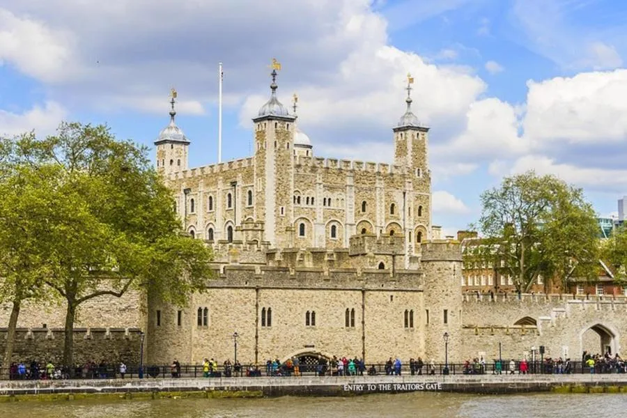 Tower of London and Crown Jewels Tour with a Beefeater Talk – photo 1
