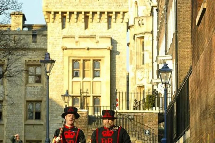 Tower of London and Crown Jewels Tour with a Beefeater Talk – photo 3